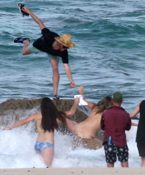 Кейт Аптон упала в воду во время откровенной фотосессии (4 фото)