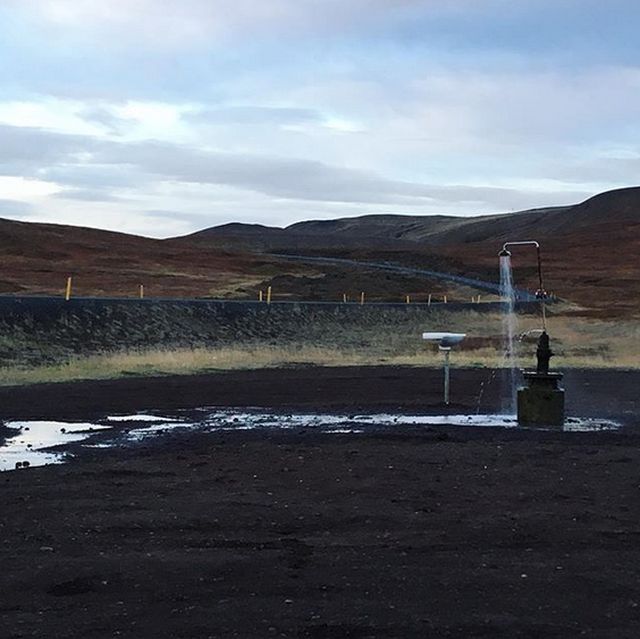 В Исландии находится самый открытый в мире душ (10 фото)
