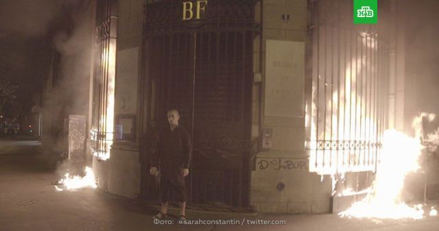 Российский художник-акционист Петр Павленский поджог Банк Франции (3 фото)