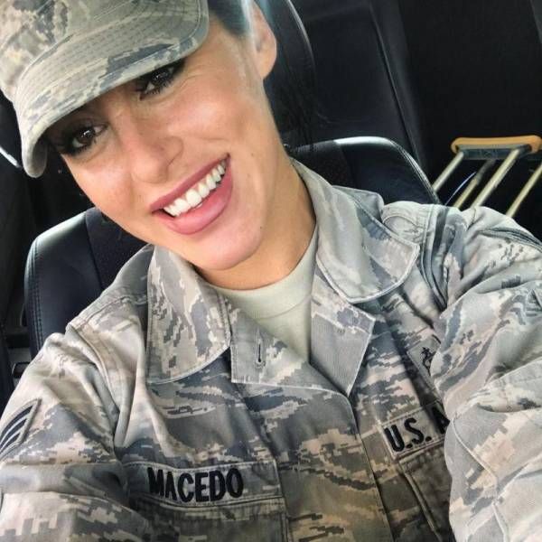 Алисия Македо - восхитительная военнослужащая армии США (15 фото)