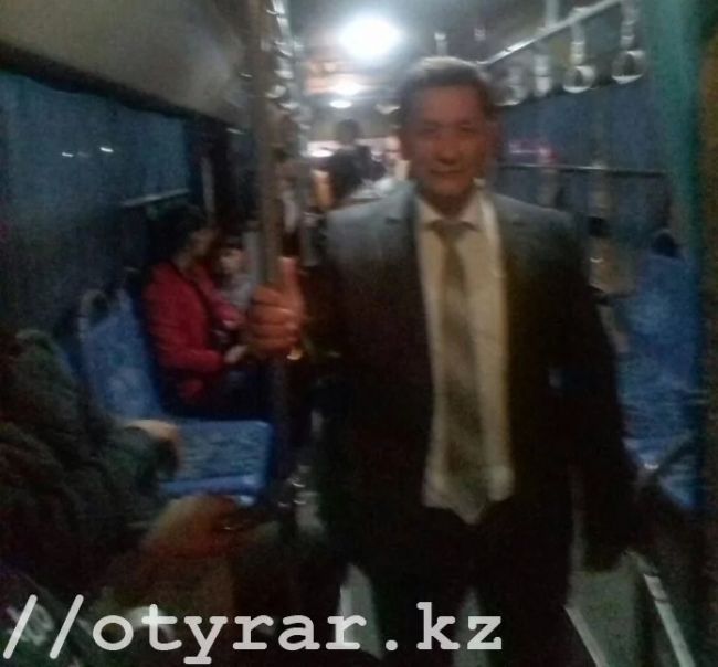 Глава Шымкента пересадил своих подчиненных на общественный транспорт (9 фото)