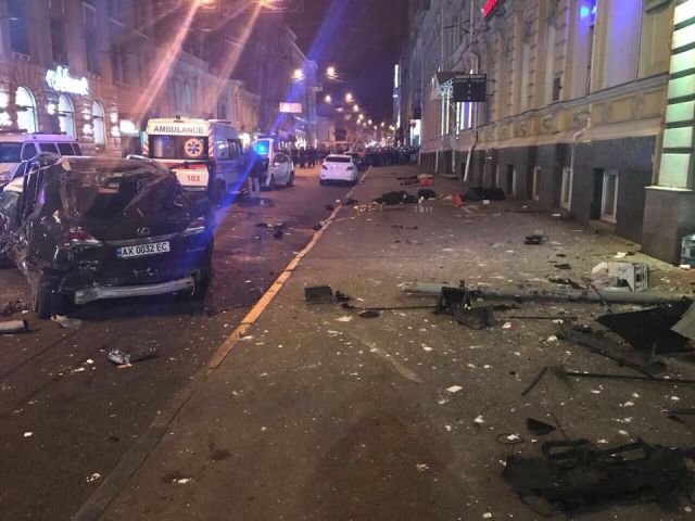 В Харькове девушка на «Лексусе» совершила наезд на пешеходов (3 фото + видео)