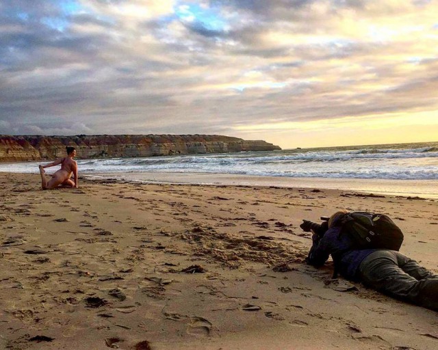 Голая йога в Австралии (14 фото)