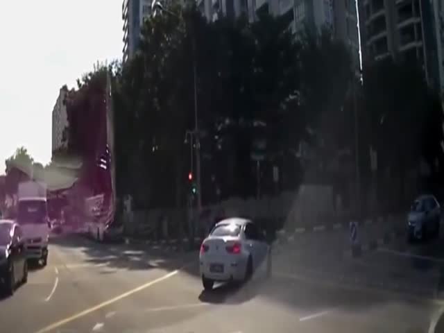 ДТП с автомобилем-призраком в Сингапуре