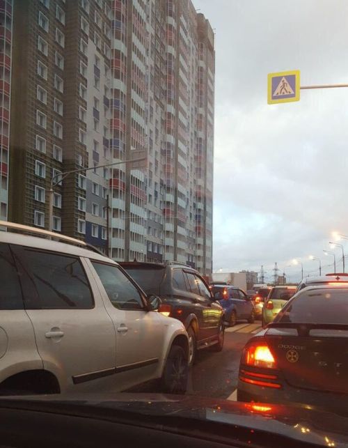Жители Подмосковья тратят 50 минут, чтобы выехать из своего жилого комплекса (7 фото)