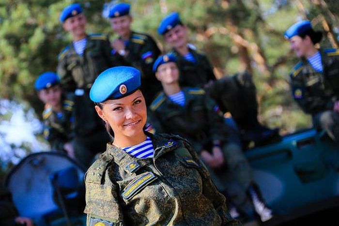 Очаровательные курсантки Рязанского высшего воздушно-десантного командного училища (12 фото)