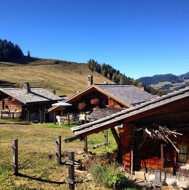 Тавеян - швейцарская деревня, в которой все осталось таким, каким было 100 лет назад (13 фото)