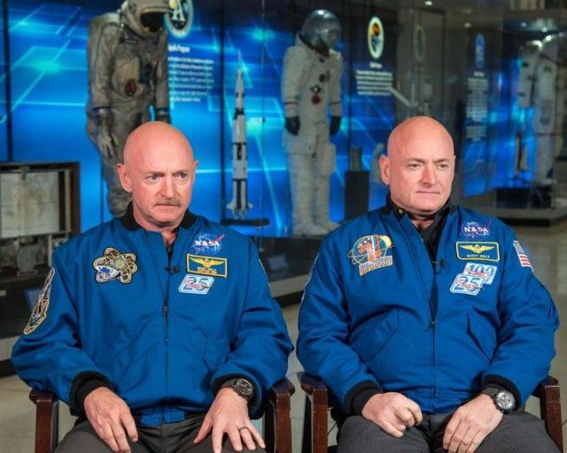 Как изменились братья-близнецы, один из которых год провел в космосе (4 фото)