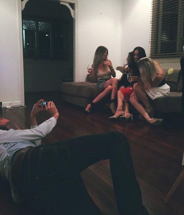 Парни фотографируют своих девушек для Instagram (27 фото)