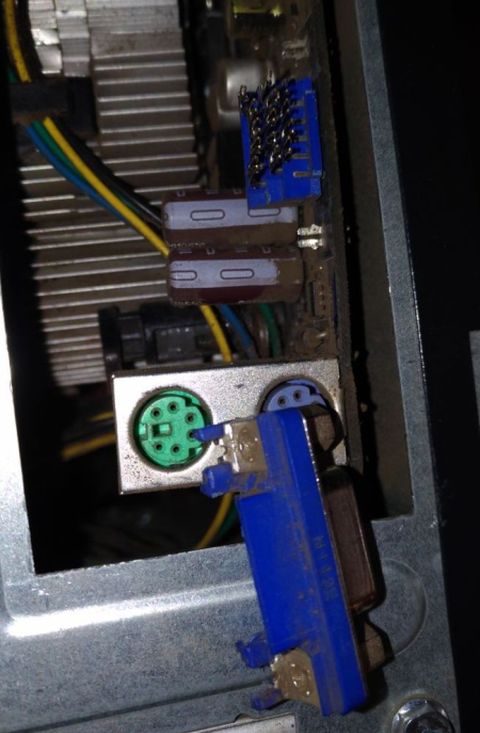 Просто отключили провода от системного блока (3 фото)