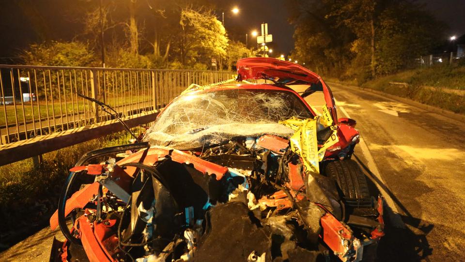 В Великобритании разбили суперкар Ferrari 458 Italia (8 фото)
