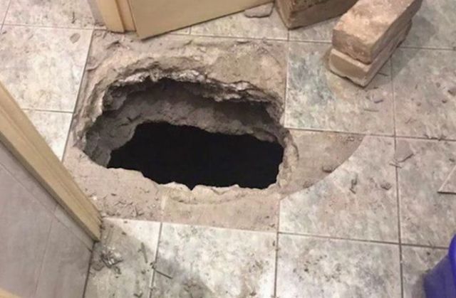 В Кирове ограбили ювелирный магазин, проделав дыру из подвала (2 фото)