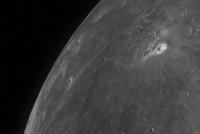 Агентство NASA представило высококачественное фото Луны (10 фото)