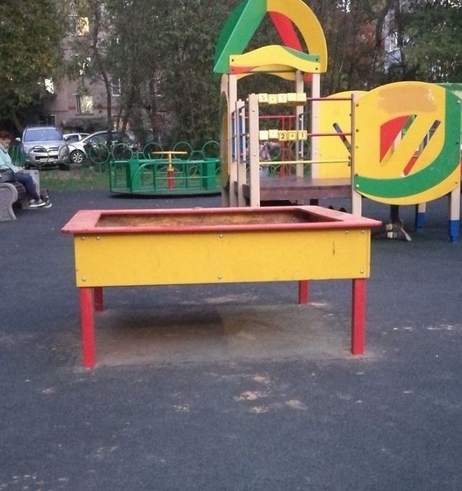 Детские площадки, которые оставляют желать лучшего (17 фото)