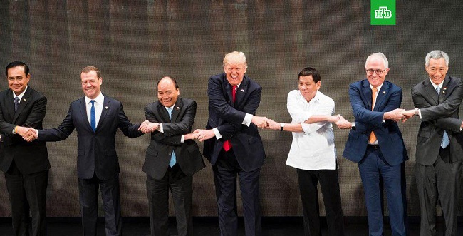 Конфуз Дональда Трампа на «рукопожатии АСЕАН»
