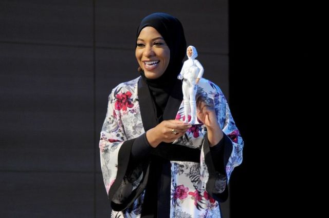 Куклу Барби одели в хиджаб (3 фото)