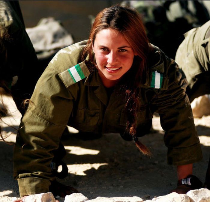 Девушки-военнослужащие (30 фото)