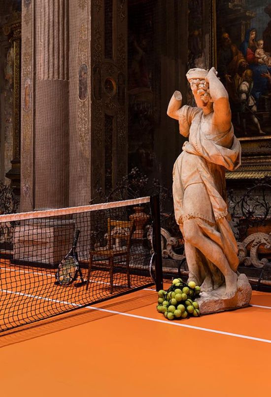 В миланской церкви соорудили теннисный корт (7 фото)
