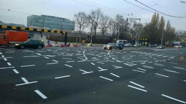 Необычная дорожная разметка смутила водителей румынского города Тимишоара (3 фото)