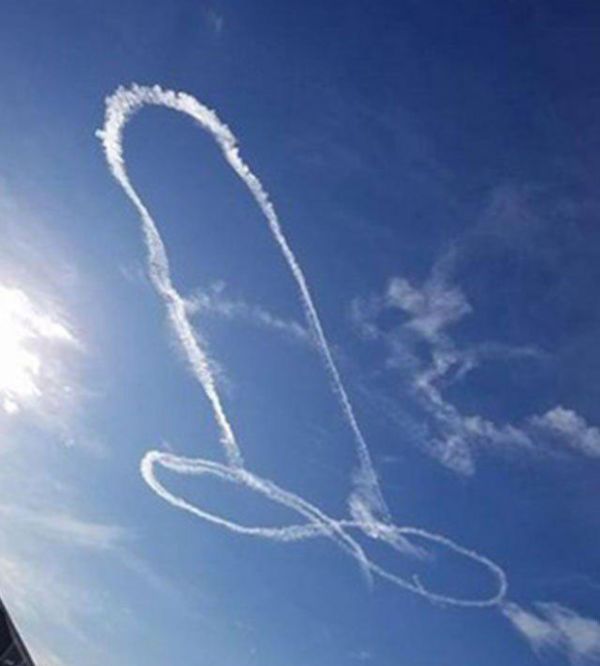 ВМС США извинились за пенис в небе, нарисованный летчиком (3 фото)