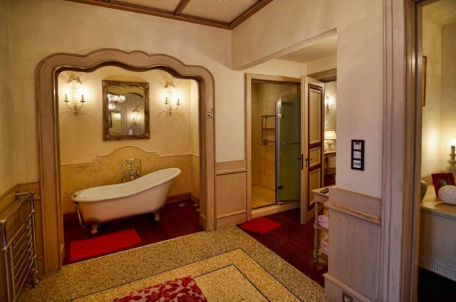 Самый дорогой дом Рублевки продают за 60 млн долларов (8 фото)