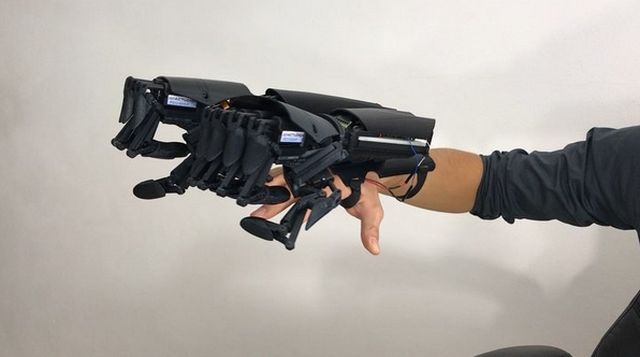 Роботизированная рука (5 фото + видео)