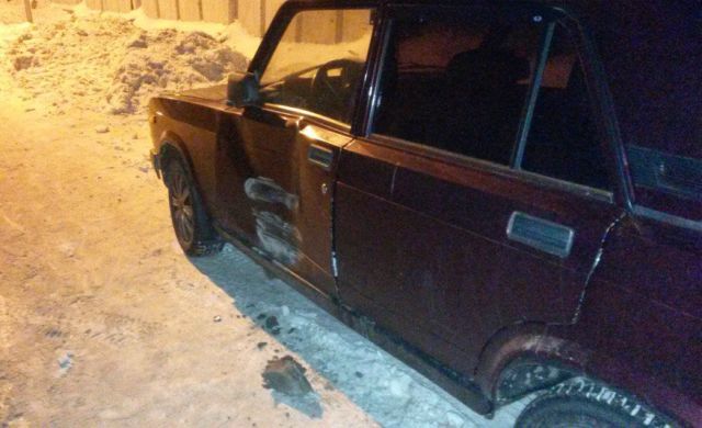 В Новосибирске виновник ДТП оставил деньги на ремонт ВАЗа (4 фото)