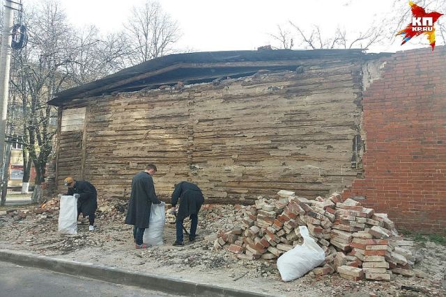 В Курске ветерана оштрафовали на 572 000 рублей из-за рухнувшей на машины стены (5 фото)