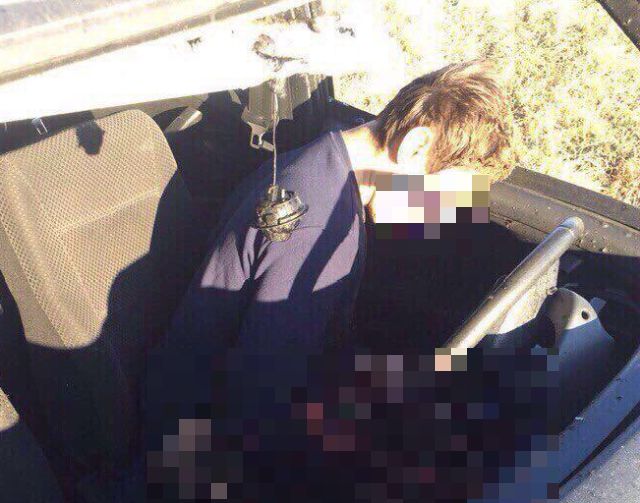Житель Краснодарского края погиб, играя с гранатой в машине (4 фото)