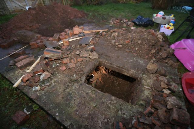 Британка нашла бункер Второй мировой войны на заднем дворе своего дома (5 фото)