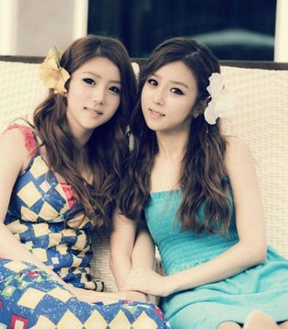 Чудесное преображение корейских близняшек (11 фото)