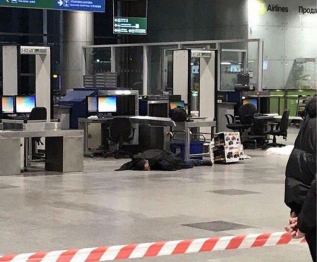 В аэропорту Домодедово пассажир заявил о бомбе в сумке (2 фото)