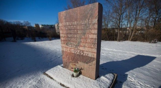 В Смоленске появился ржавый мемориальный комплекс в честь победы в Великой Отечественной войне (6 фото)