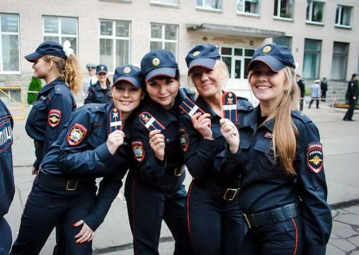Девушки на страже порядка (33 фото)