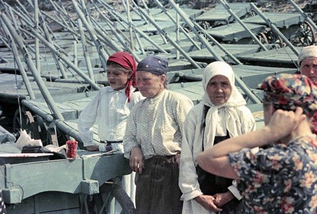 Чем жили советские граждане в 1957 году (32 фото)