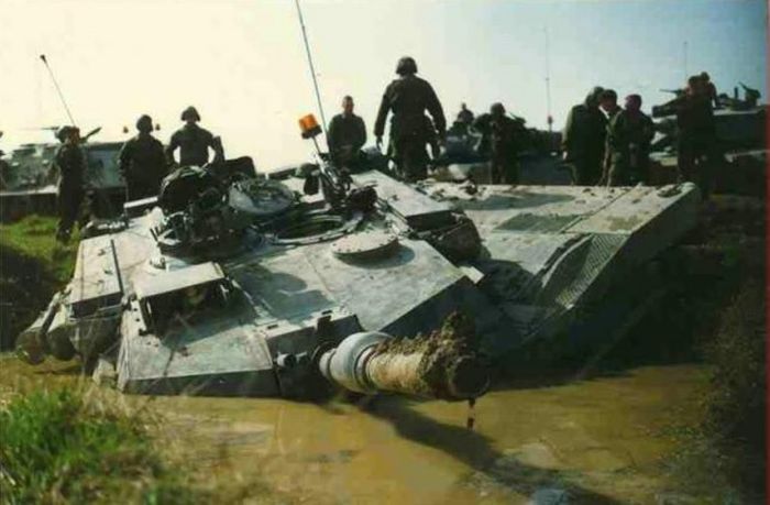 Фейлы с танками и танкистами (26 фото)
