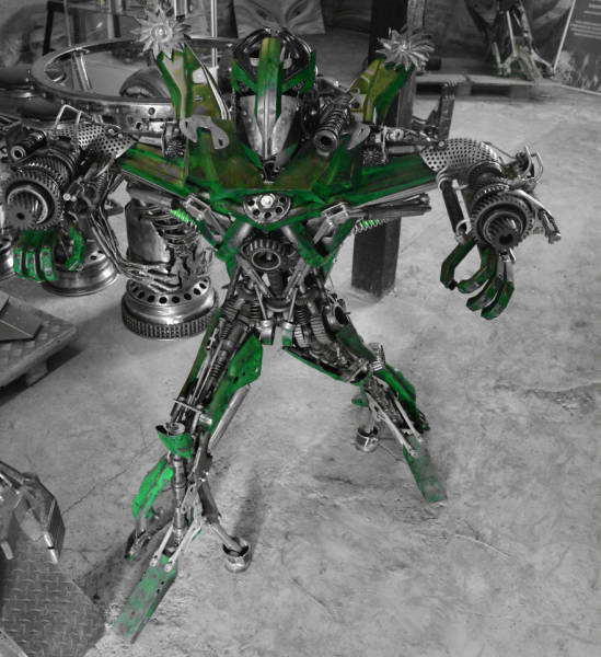 Роботы из металлолома от Себастьяна Кухарского (20 фото)