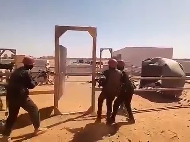 Российский наемник обучает суданских солдат