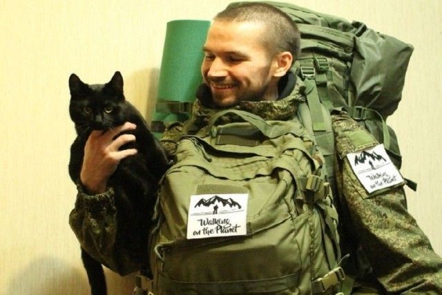 Житель Мурманска в компании кота отправился в пеший поход во Владивосток (5 фото)