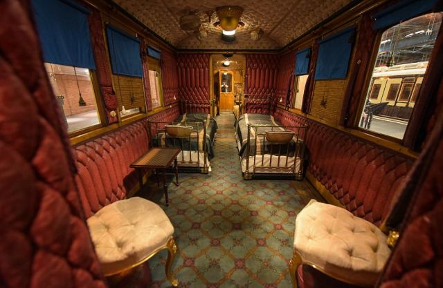 Поезд королевы Великобритании Виктории (9 фото)