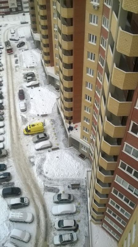 Тюменец выпал с 10-го этажа и отсудил у застройщика более полумиллиона рублей (2 фото)