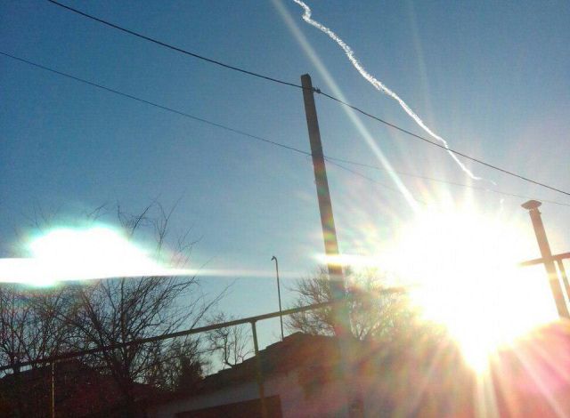 Жителей Симферополя напугал громкий взрыв в небе (2 фото + видео)