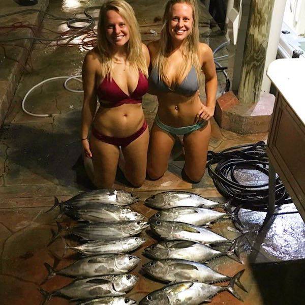 Девушки на рыбалке (32 фото)