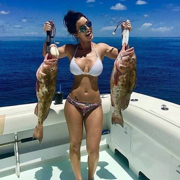 Девушки на рыбалке (32 фото)