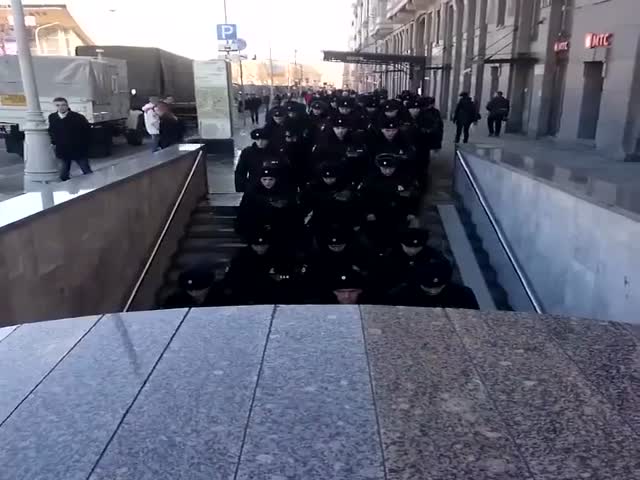 Нескончаемый поток полицейских в Москве