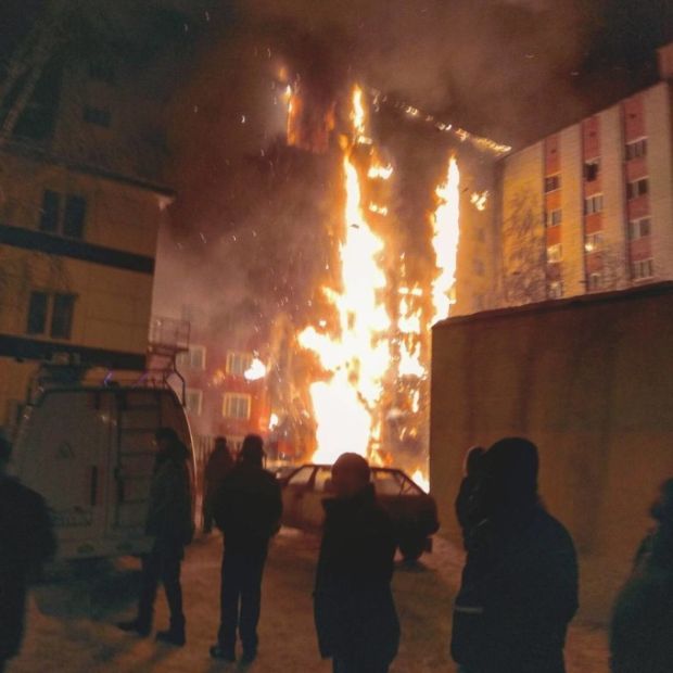 Пожар в многоэтажном доме Тюмени (4 фото + видео)