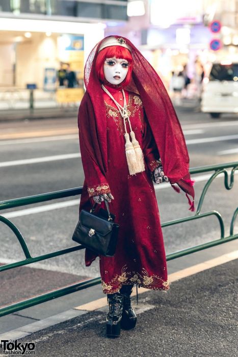 Модники и модницы с улиц японских городов (31 фото)