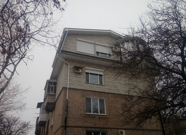 Перестройка советской трехэтажки (3 фото)