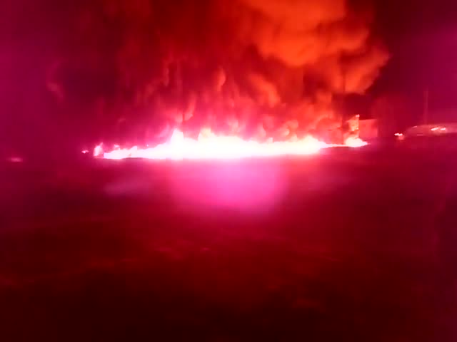 Пожар на нефтепроводе в Саратовской области