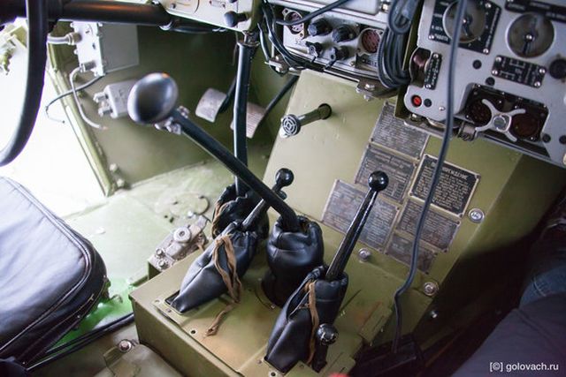 Бронированный внедорожный кабриолет БТР-40 (18 фото)
